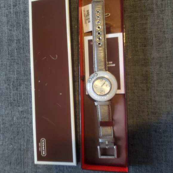 Coach Watch - Picture 3 of 3